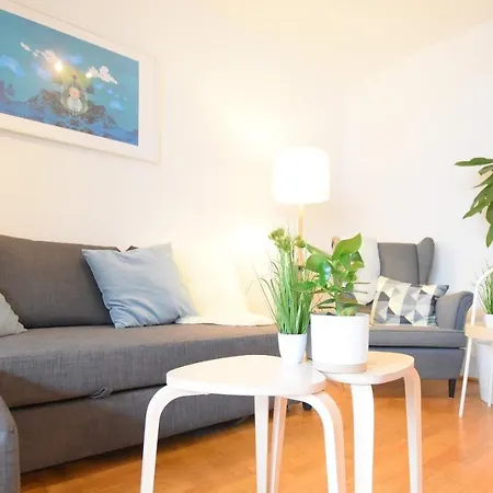Large 6 Beds Flat Family Friendly With Private Parking