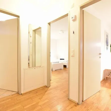 Large 6 Beds Flat Family Friendly With Private Parking Innsbruck
