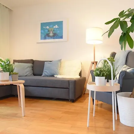 Large 6 Beds Flat Family Friendly With Private Parking