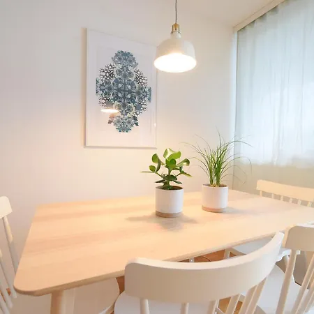 Large 6 Beds Flat Family Friendly With Private Parking