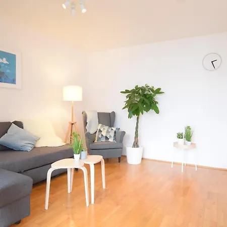 Large 6 Beds Flat Family Friendly With Private Parking Appartement Innsbruck