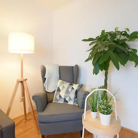 Large 6 Beds Flat Family Friendly With Private Parking Appartement Innsbruck