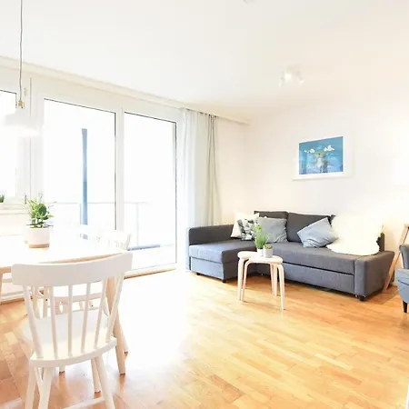 Large 6 Beds Flat Family Friendly With Private Parking *