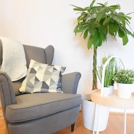 Large 6 Beds Flat Family Friendly With Private Parking Appartement