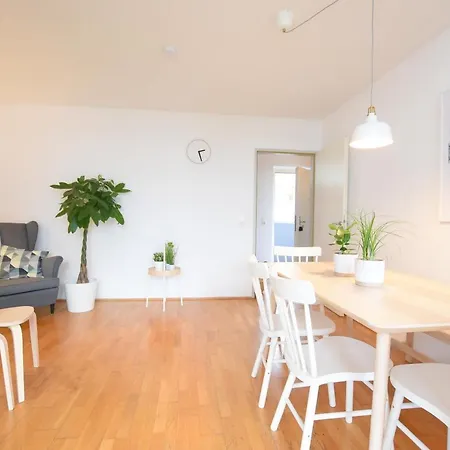 Large 6 Beds Flat Family Friendly With Private Parking Appartement